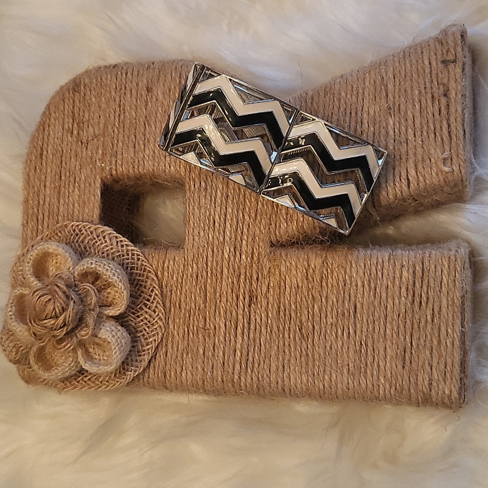 Black and white stretchy bracelet